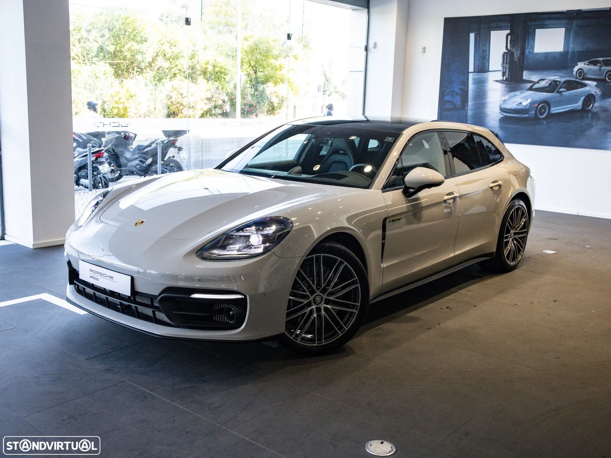 Porsche Panamera Sport Turismo 4S E-Hybrid - 1