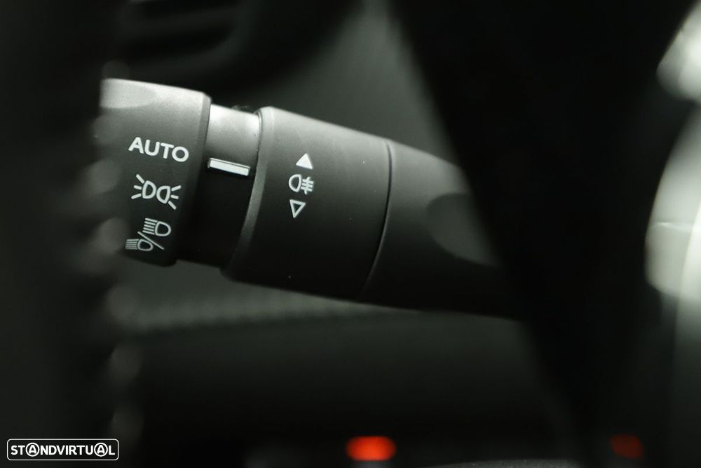 Peugeot 2008 1.2 PureTech Allure - 17