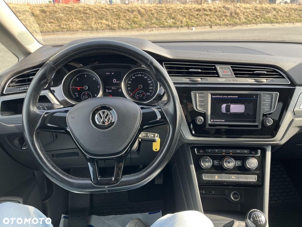 Volkswagen Touran 2.0 TDI BMT Comfortline - 13
