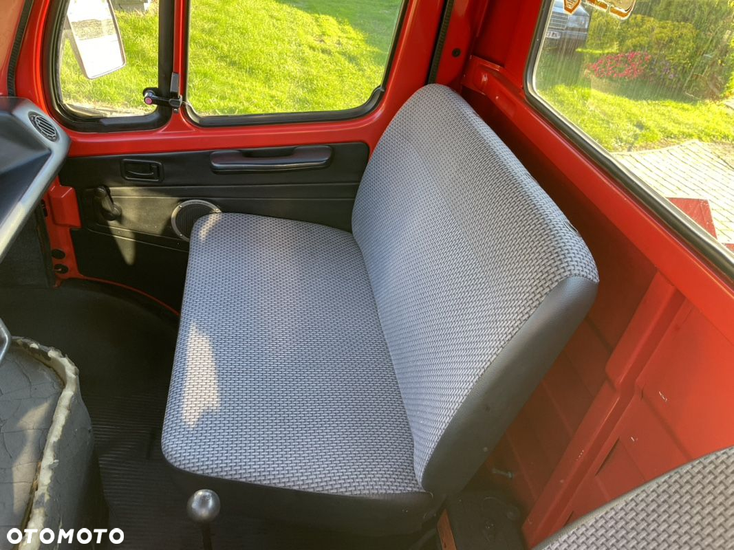 Mercedes-Benz 309D - 7