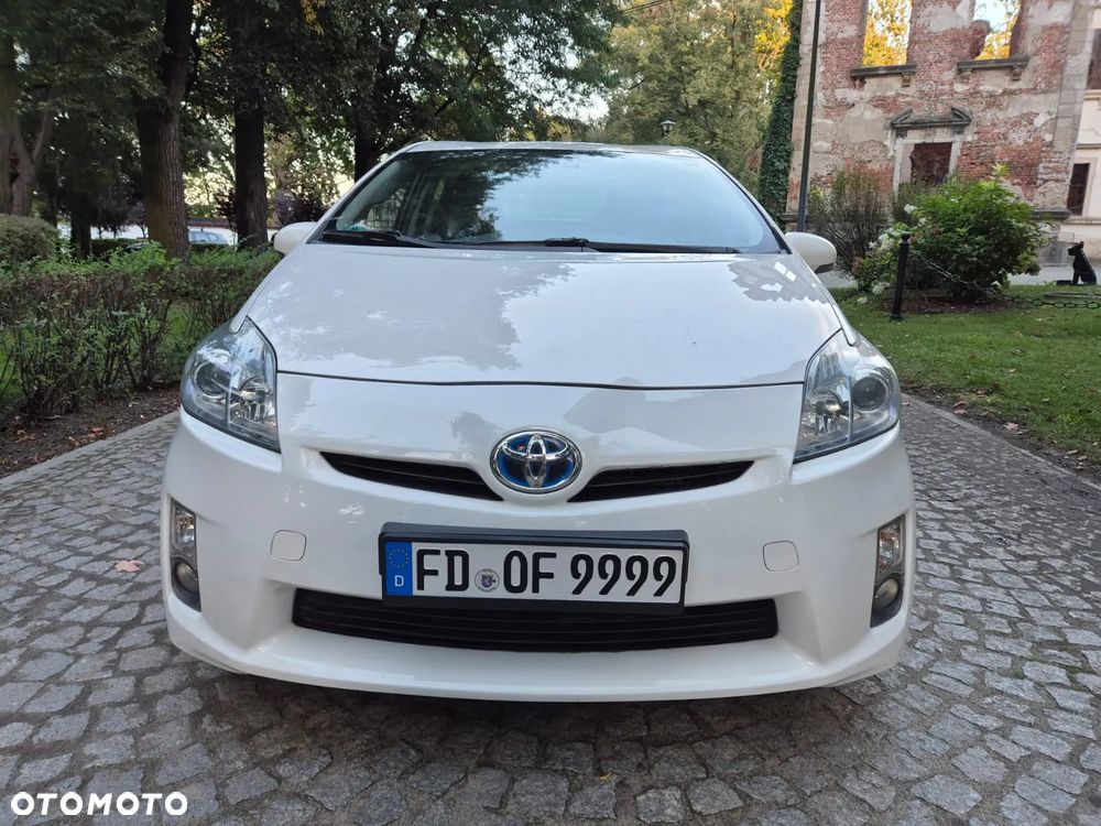 Toyota Prius (Hybrid) Sol - 2