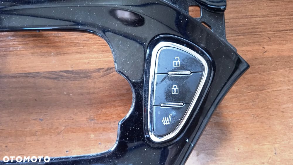 Ramka radia środkowy dekor przyciski podgrzewania fotela i kierownicy zamka centralnego Opel Adam 39072700 39031632 39031646 551186240 - 3