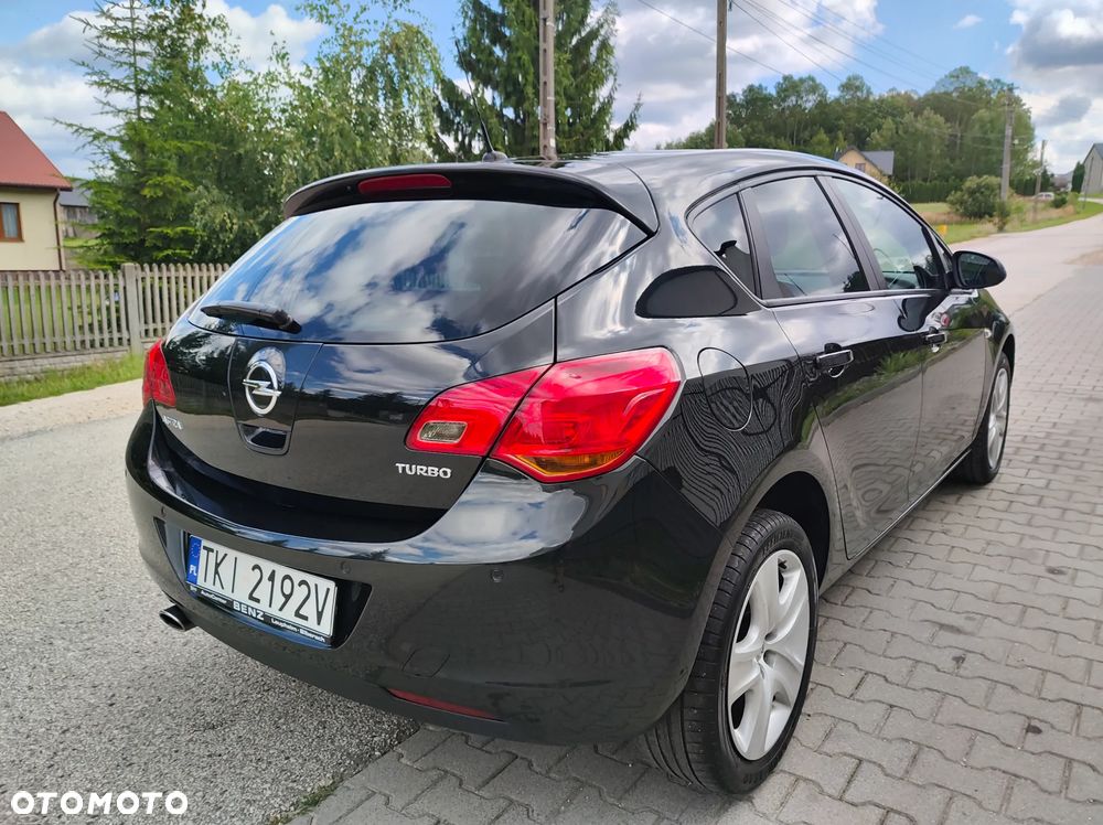 Opel Astra 2012 photo 3