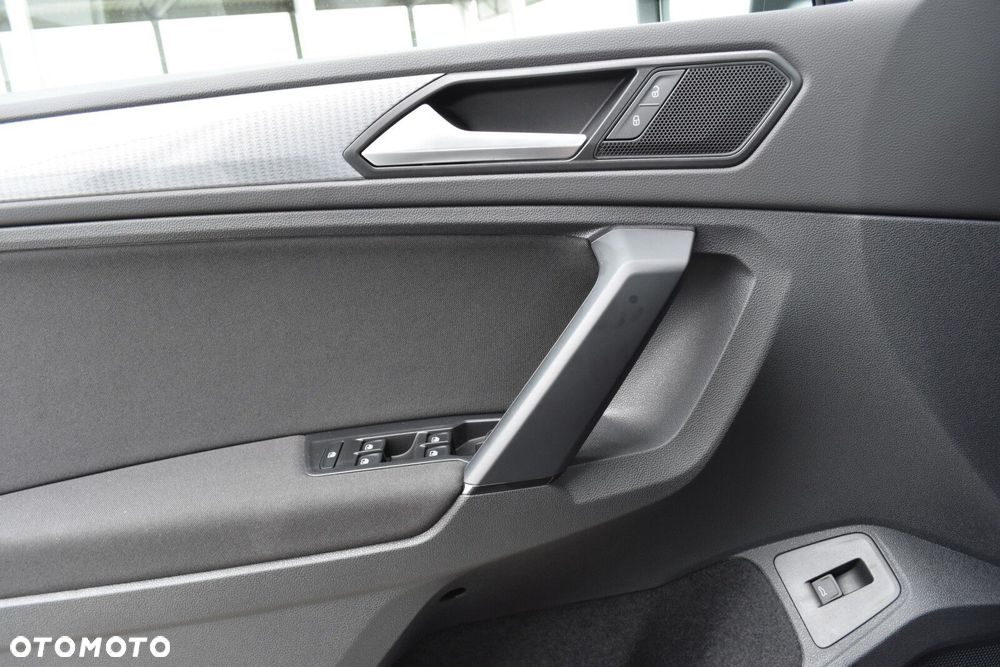Volkswagen Tiguan 1.5 eTSI Life DSG - 25