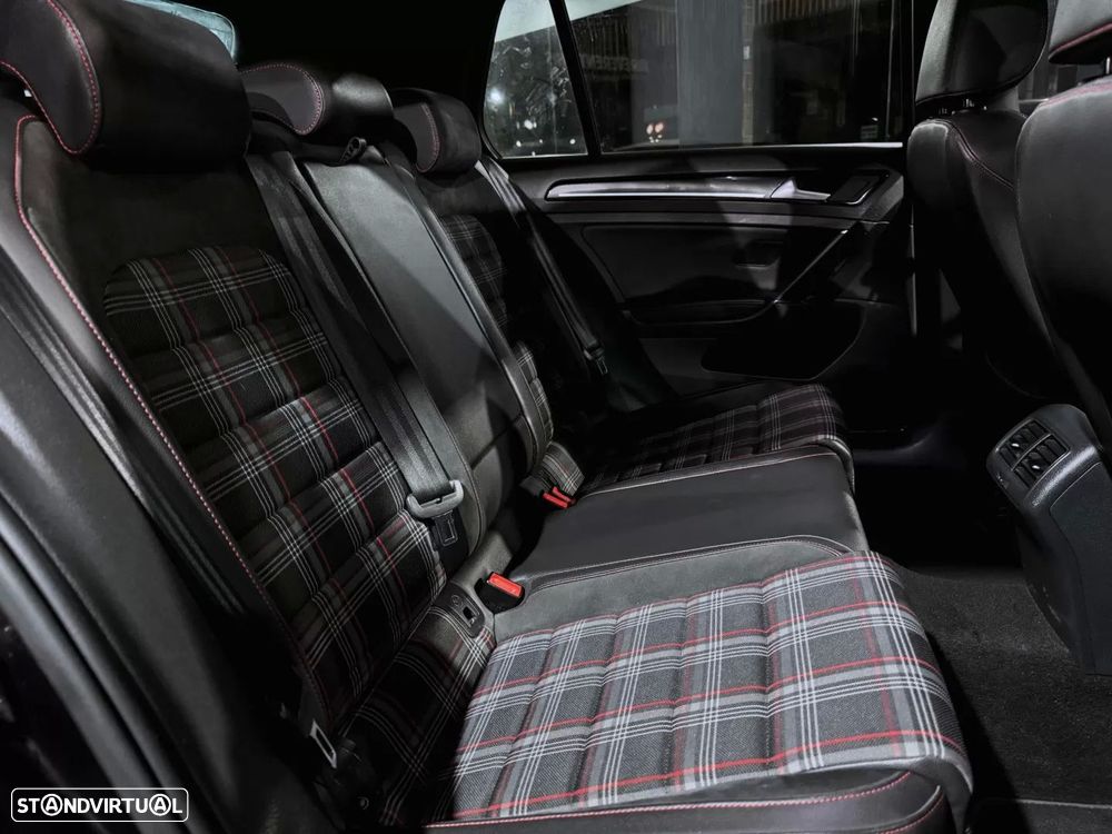 VW Golf 2.0 TSi GTi DSG - 14