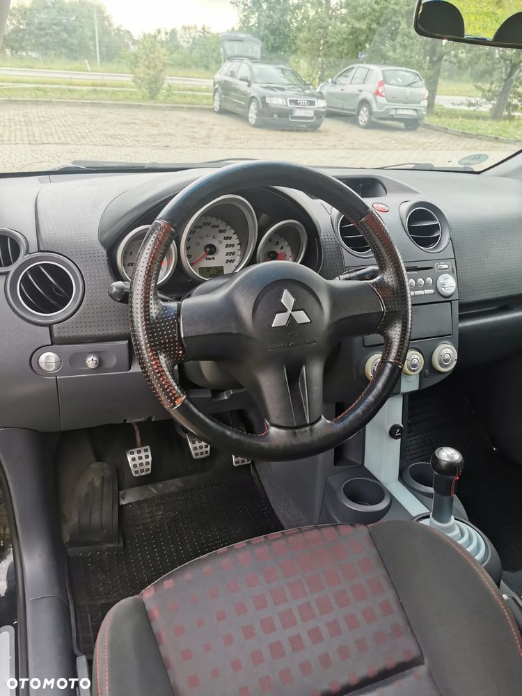 Mitsubishi Colt - 12