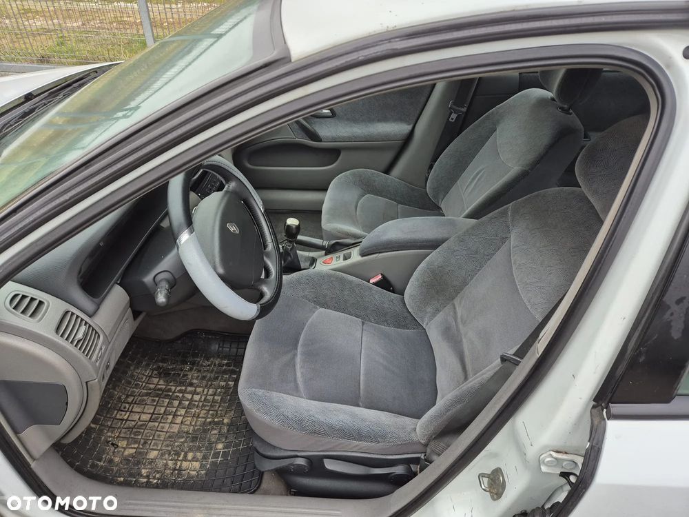 Renault Laguna 1.8 Concorde - 5