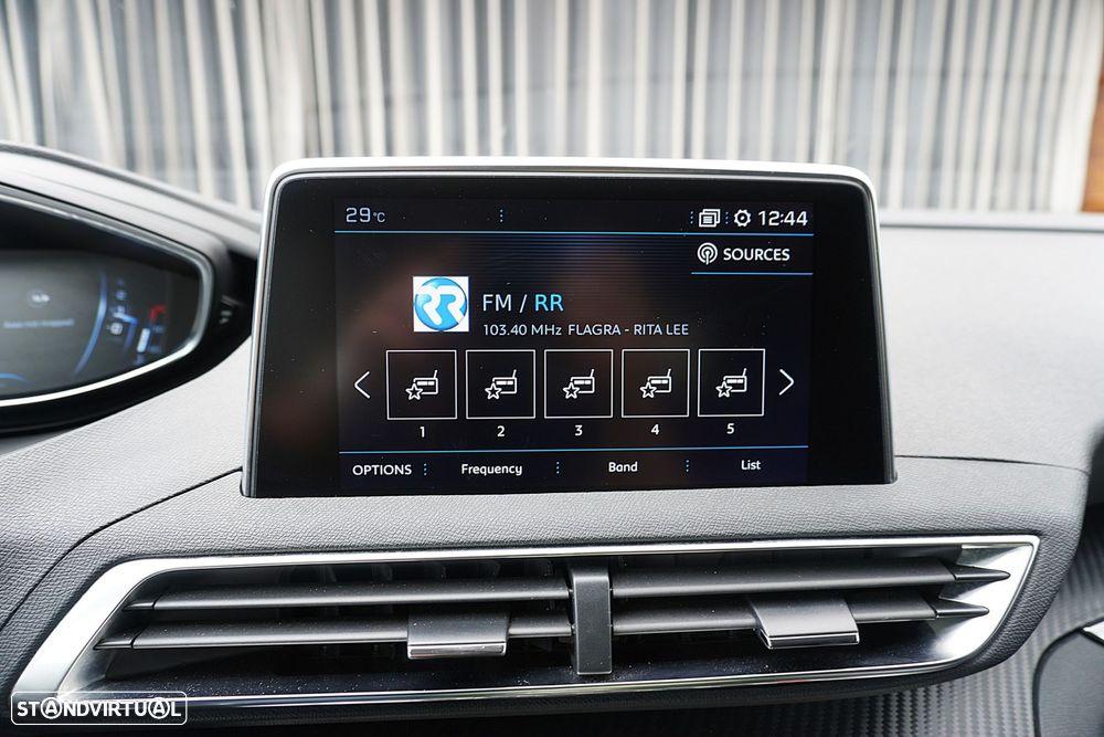 Peugeot 3008 PureTech 130 Stop & Start GPF EAT8 Active — fotografia 25