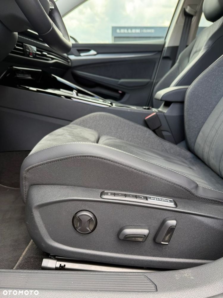Volkswagen Golf 1.5 TSI EHybrid PHEV 150kW Style DSG - 12