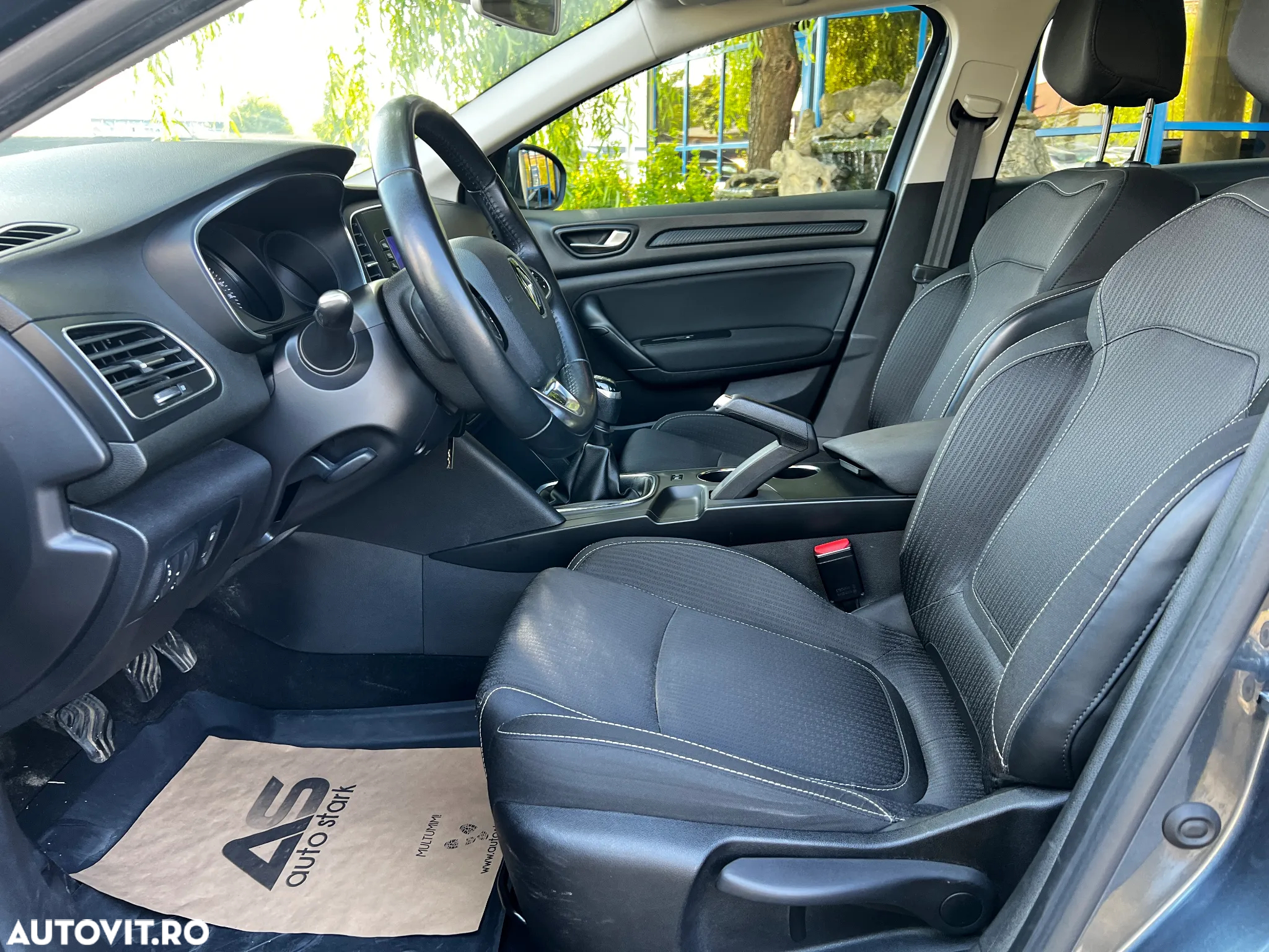 Renault Megane TCe Life - 15