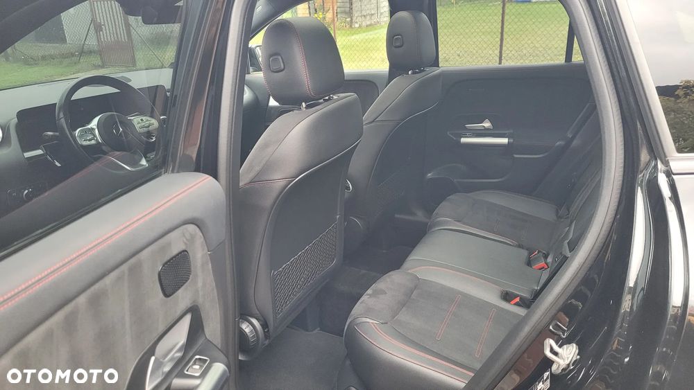 Mercedes-Benz GLA 200 d 4-Matic AMG Line - 17