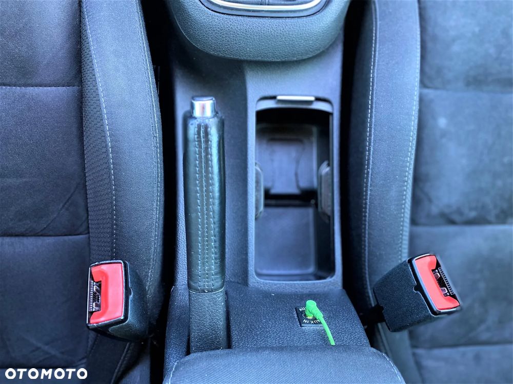 Volkswagen Golf 1.6 TDI Highline - 12