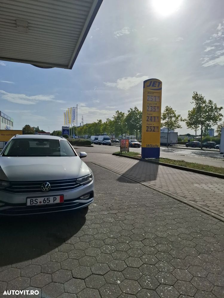 Volkswagen Passat - 11