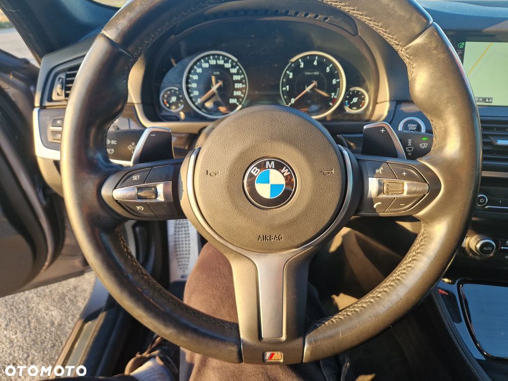 BMW Seria 5 535i xDrive - 15