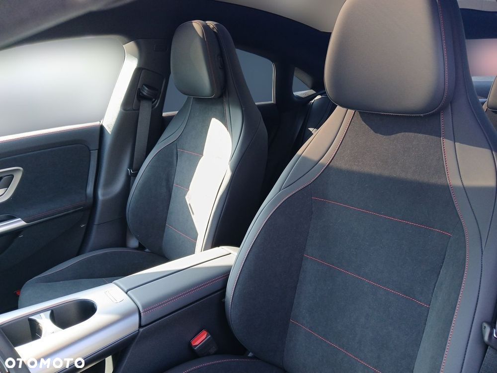 Mercedes-Benz CLA 200 mHEV 8G-DCT - 11