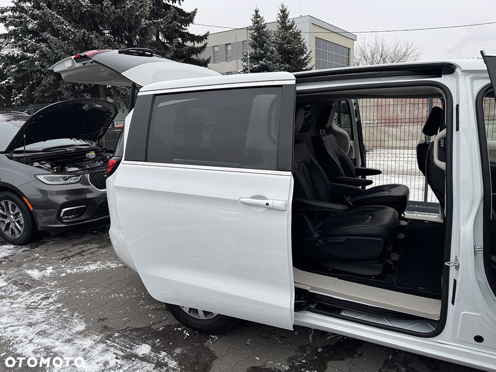 Chrysler Pacifica - 25