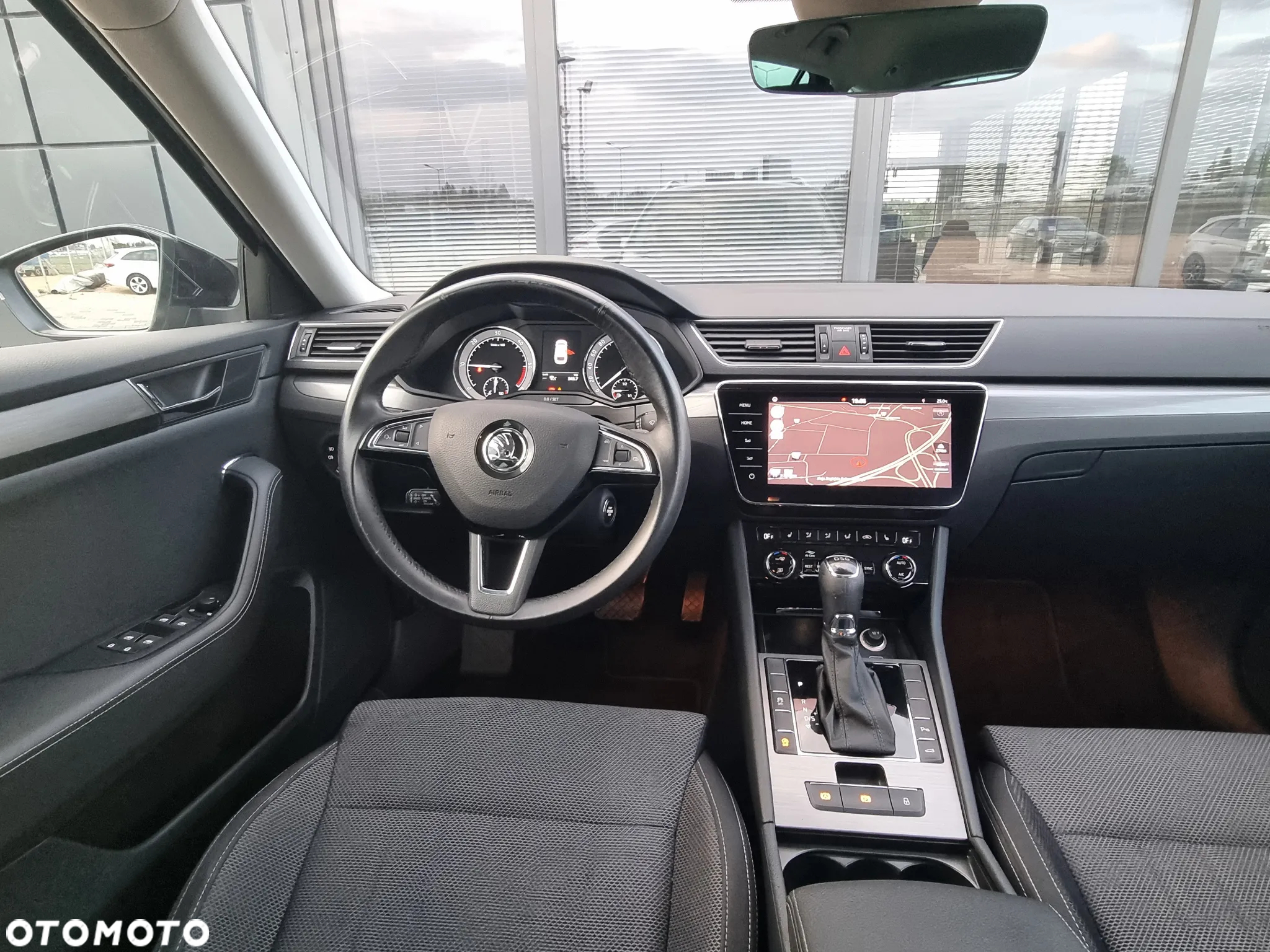 Skoda Superb 2.0 TDI SCR Style DSG - 30
