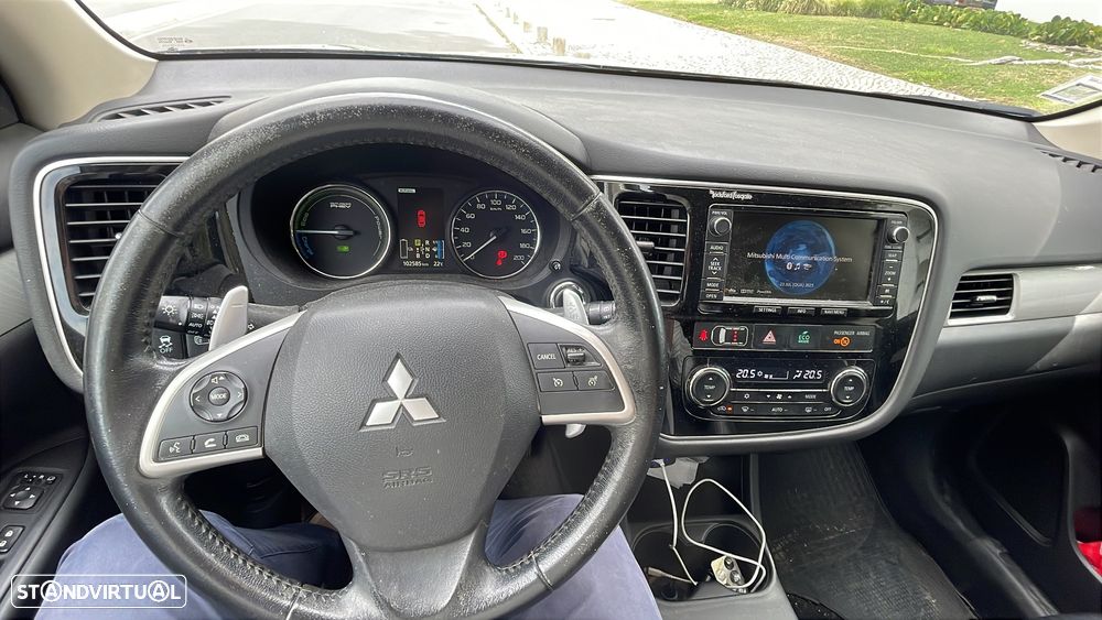 Mitsubishi Outlander 2.0 Instyle Navi - 3