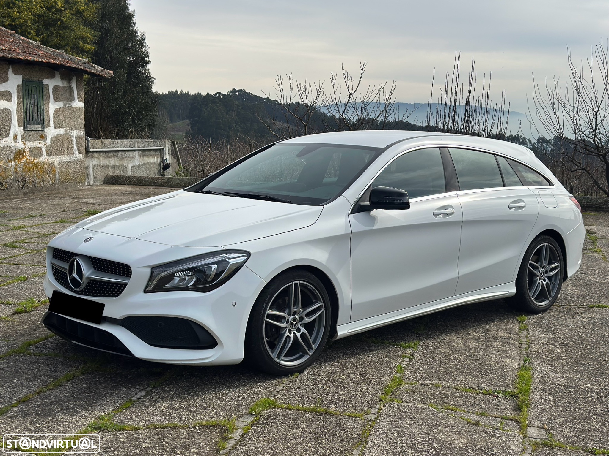 Mercedes-Benz CLA 180 d Shooting Brake AMG Line - 25