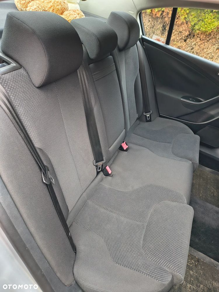 Volkswagen Passat - 16