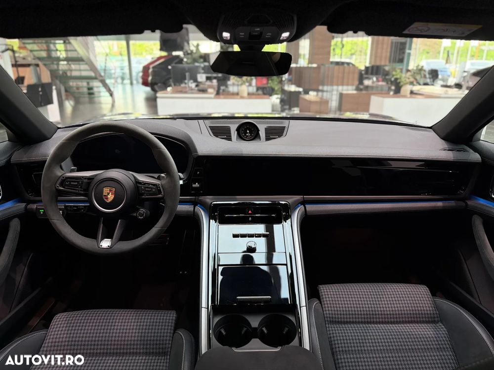 Porsche Panamera 4 E-Hybrid - 35