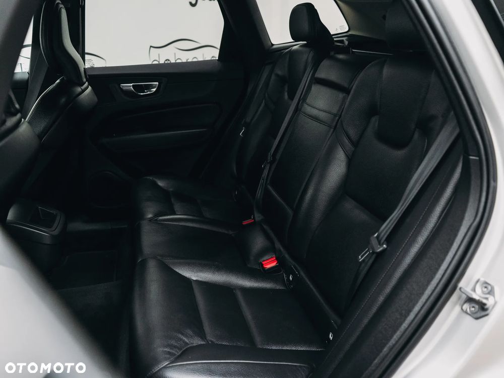 Volvo XC 60 B4 D Geartronic Momentum - 32