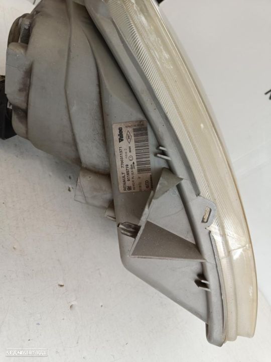 farol óptica esquerdo Opel Vivaro 2003 - 4