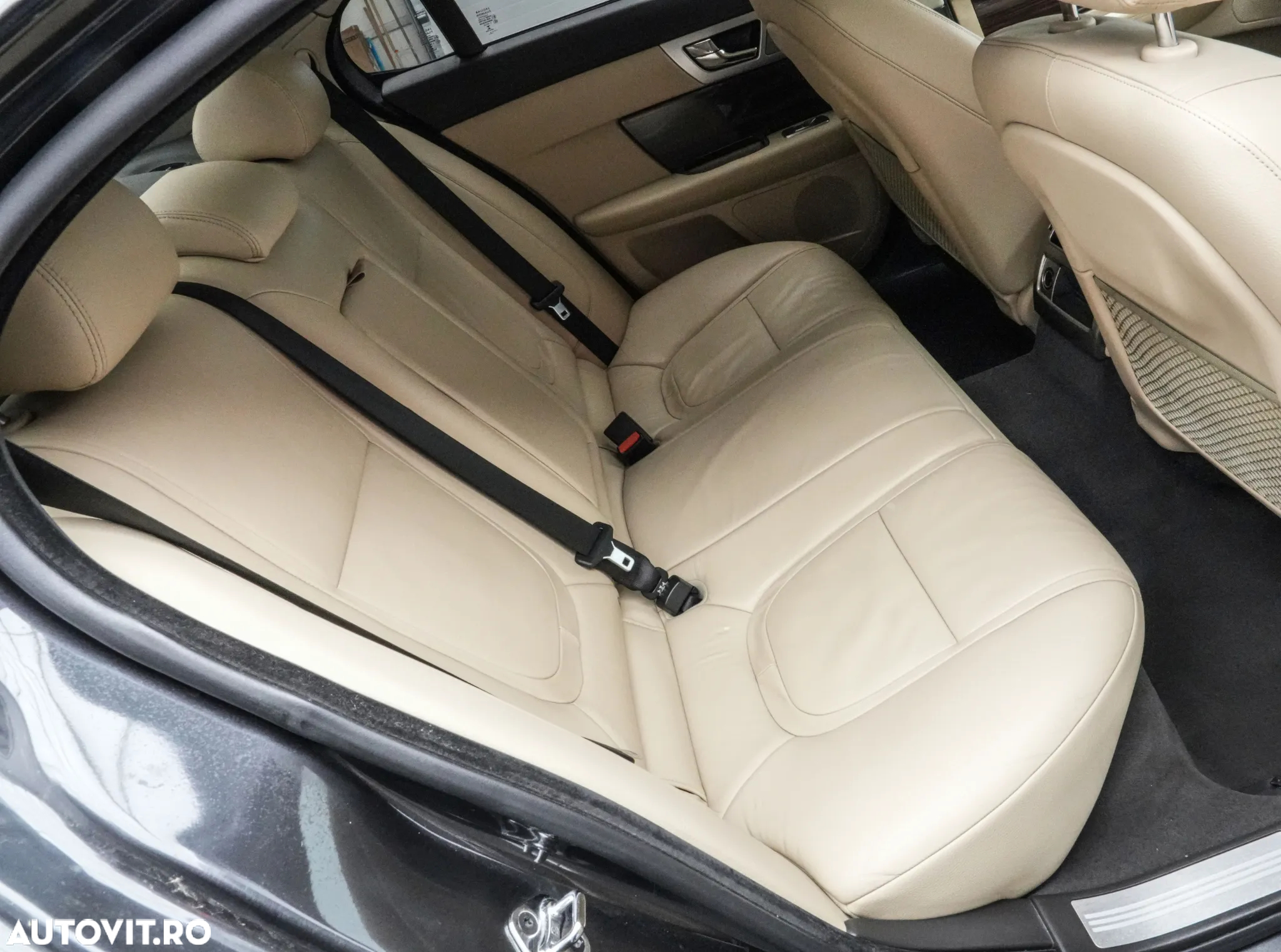 Jaguar XF 2.2D Premium Luxury - 16