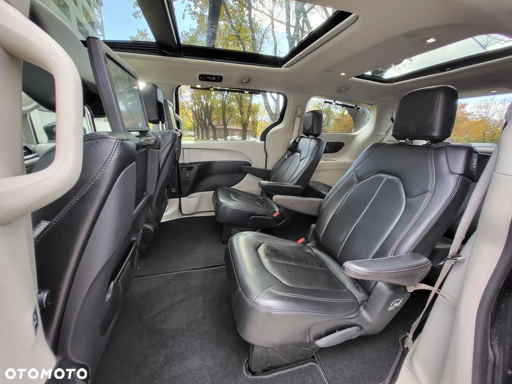 Chrysler Pacifica - 22