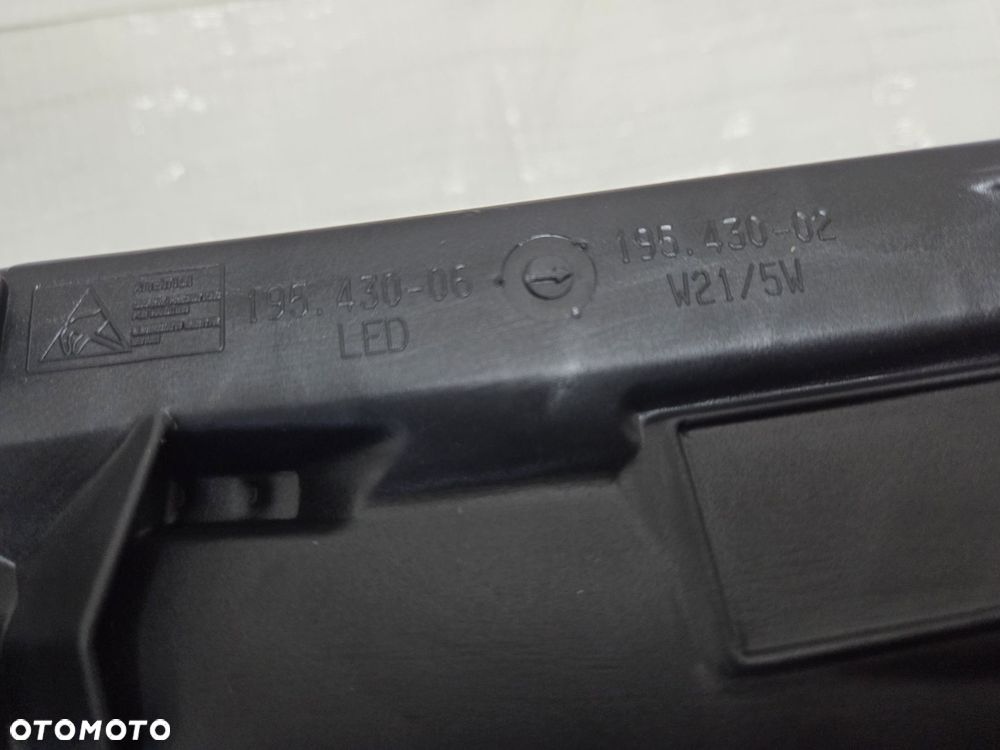 LAMPA PRAWA PRZÓD OPEL CORSA E EUROPA NOWA ORGINAŁ 39108223 - 9