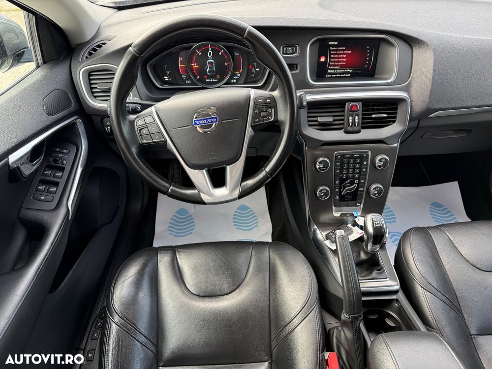 Volvo V40 D4 Inscription - 17