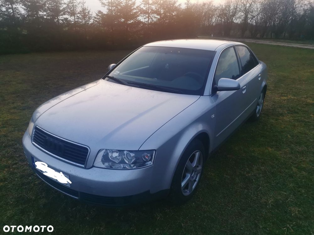 Audi A4 Limousine - 1