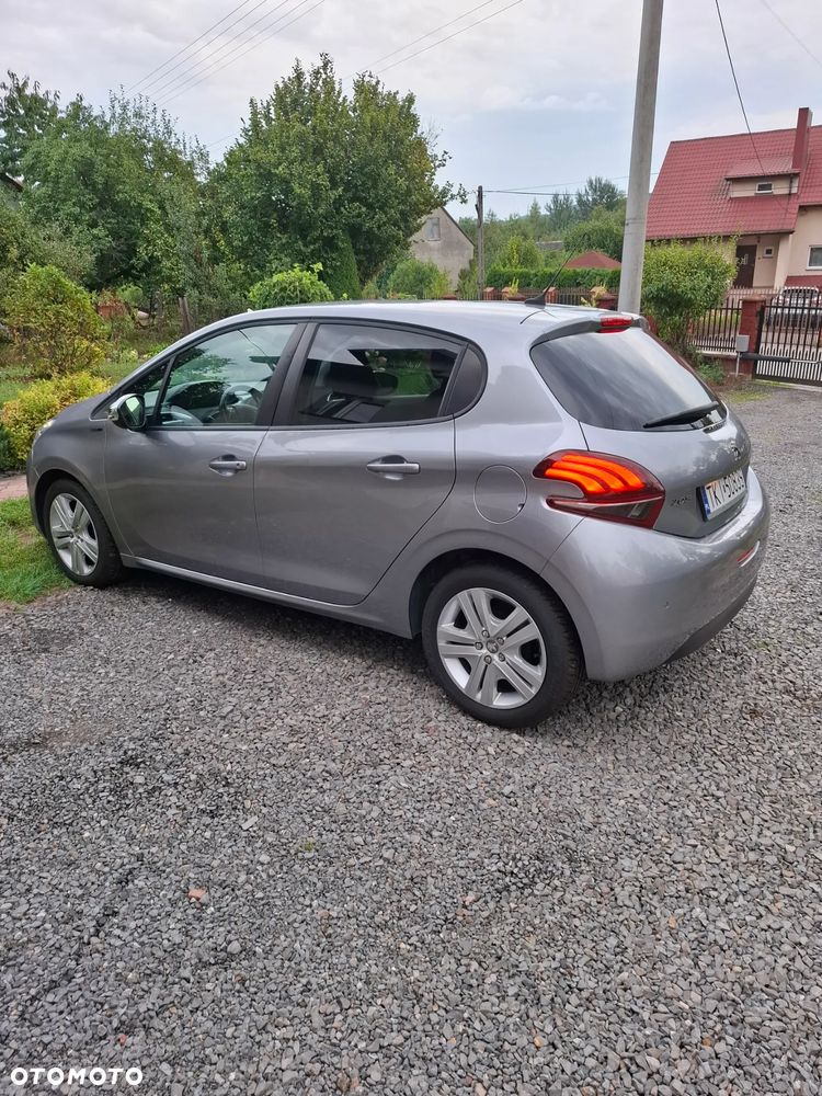 Peugeot 208 - 4