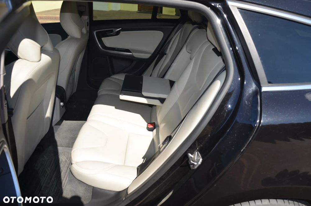 Volvo V60 B4 D Geartronic RDesign - 25