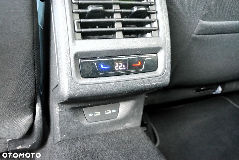 Volkswagen Golf 1.5 eTSI EVO Style DSG - 33