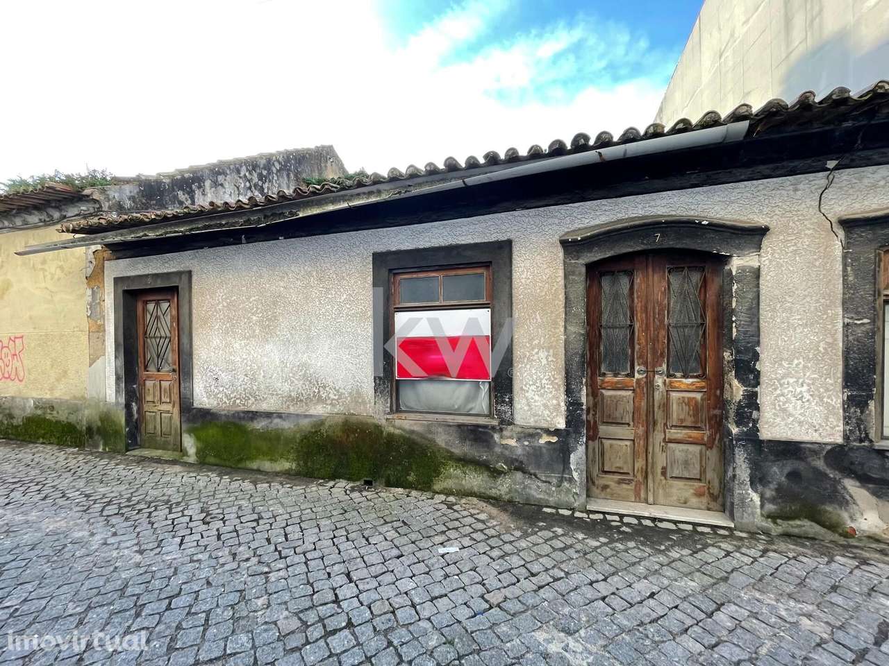 MORADIA T2 PARA RENOVAÇÃO TOTAL, NO CENTRO DE OVAR - Grande imagem: 3/6