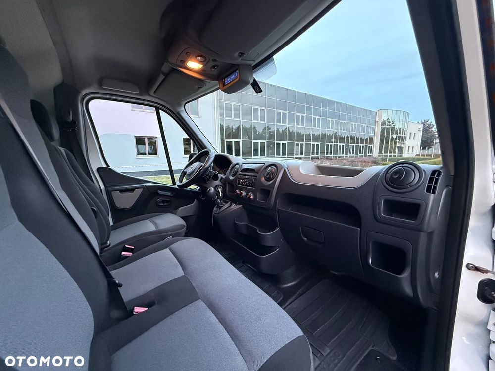 Nissan NV400 - 19