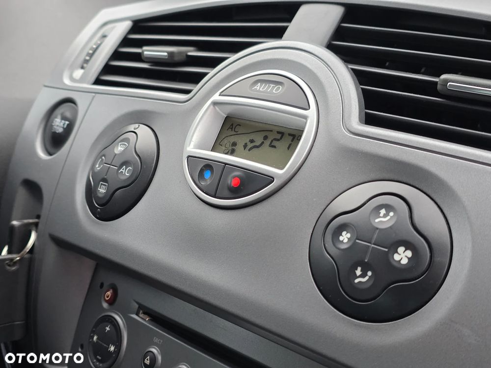 Renault Scenic 1.6 16V Emotion - 11