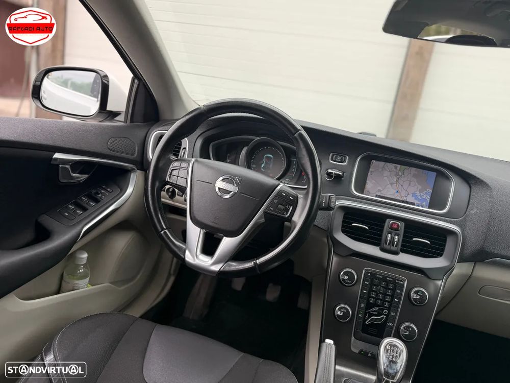 Volvo V40 D2 Momentum - 14