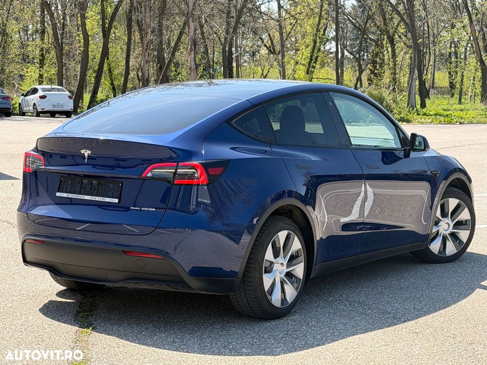 Tesla Model Y - 13