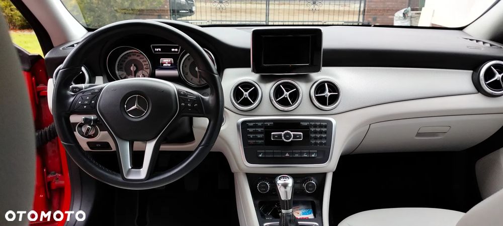 Mercedes-Benz CLA 180 - 1