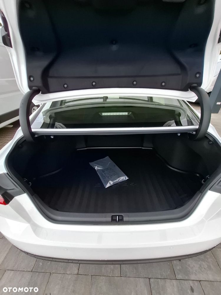 Toyota Camry 2.5 Hybrid Comfort CVT - 9