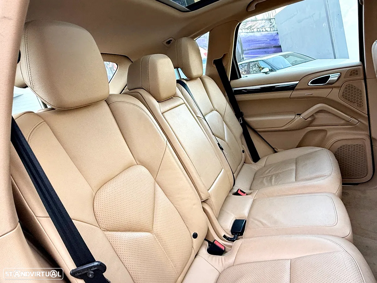 Porsche Cayenne S - 32
