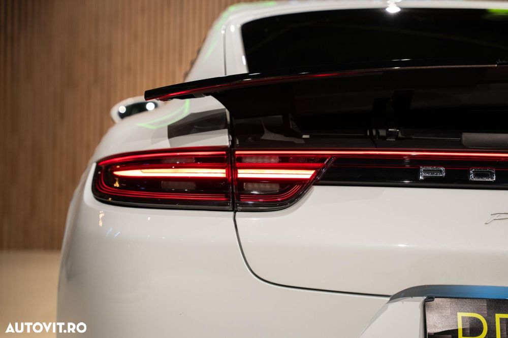 Porsche Panamera - 4