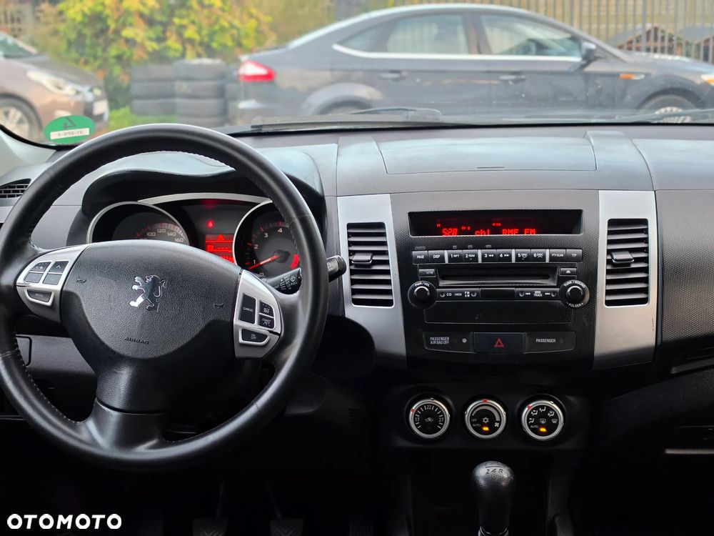 Mitsubishi Outlander - 25