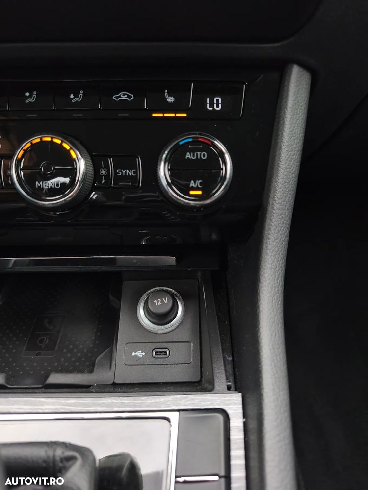 Skoda Superb Combi 2.0 TDI DSG Style - 30