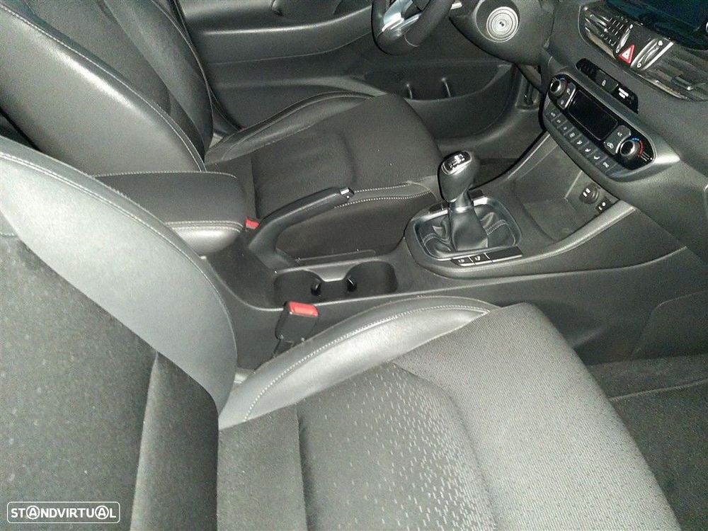 Hyundai i30 SW 1.6 CRDi Comfort+Navi - 20