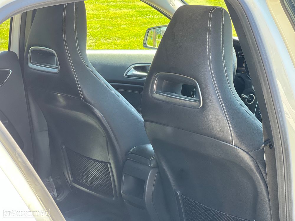 Mercedes-Benz GLA 180 CDI Urban - 12