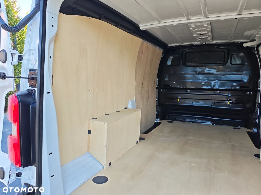 Opel Vivaro - 32