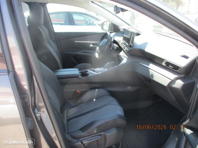 Peugeot E-3008 - 8